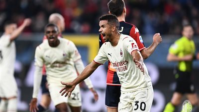 ميلان يفوز على جنوى بثلاثية في الدوري الإيطالي