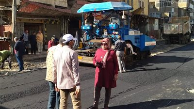 استمرار أعمال الرصف بالشوارع المحيطة بسوق العصر الجديد في بورسعيد | صور 