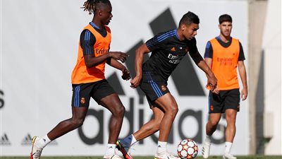 كاسيميرو وكامافينجا مهددان بالغياب أمام أتلتيكو مدريد