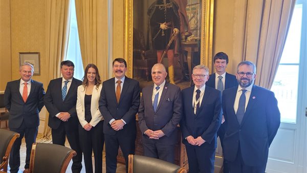 وزير الموارد المائية