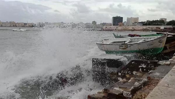 موج البحر بالإسكندرية