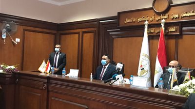 وزير العدل يدعو العاملين لحسن معاملة المواطنين والاهتمام بإنجاز مصالحهم 