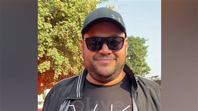 محمد ممدوح: السواقة كانت أصعب شيء في فيلم أبو صدام.. وكنت بتحرك بـ تريلا فيها أستوديو كامل | فيديو