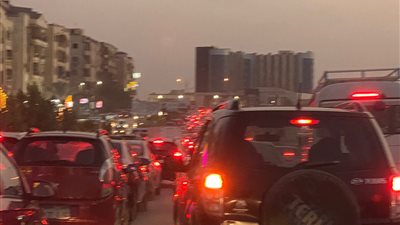 تكدس مروري بسب انفجار مسورة مياه بهضبة الأهرام 