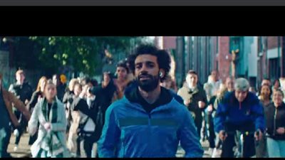 إعلان بيبسي الجديد لصلاح بصوت ابن الناقد الفني عبد الله غلوش.. والمتابعون: فخر العرب الصغير | صور