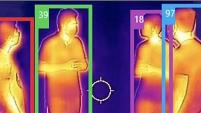 تصميم روبوت يحدد الأشخاص الغير ملتزمة بالتباعد الاجتماعي|صور 