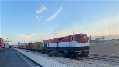 بعد وصول 50 حاوية.. برلمانية تعلن انتهاء أزمة ميناء غرب بورسعيد | فيديو