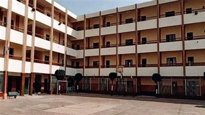 للمرة الثانية.. اعتداء مواطن على مدير مدرسة بالساطور في المنيا