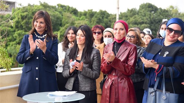 وزيرة الهجرة خلال