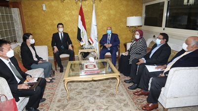 وزير النقل يبحث مع سفير كوريا الجنوبية إنهاء إجراءات مشروع تحديث نظم الإشارات والاتصالات 