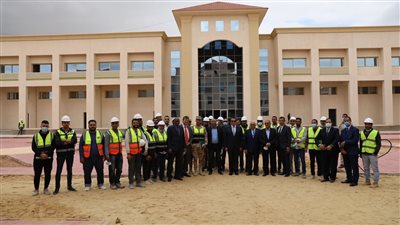 وزير التعليم العالي يتفقد منشآت الجامعة التكنولوجية ببرج العرب