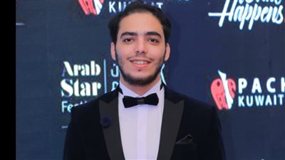 حكيم زقزوق يهدي نجاح نجم العرب لمؤسس المهرجان الراحل محمد فريد