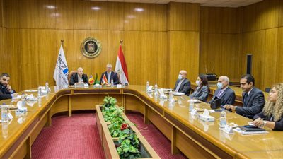 وفد روماني يبحث إقامة مشروعات داخل المنطقة الاقتصادية لقناة السويس | صور 