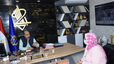 محافظ أسوان يؤكد ضرورة استثمار دور المرأة في نشر الوعي المجتمعي