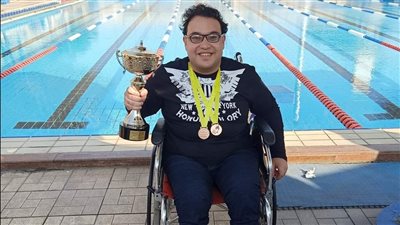 من متحدي الإعاقة.. بطل الجمهورية في السباحة| محدش آمن بحلمي ولا صدق إني هوصل