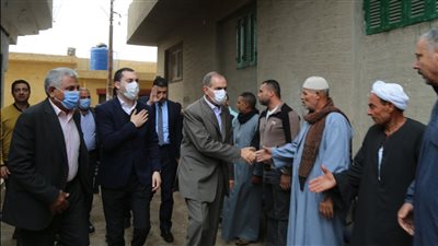 محافظ كفر الشيخ يؤدي واجب العزاء لأسرة سائق لقي مصرعه خلال العمل| صور