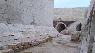 الآثار تكشف حقيقة تراكم مياه الأمطار بقلعة قابيتاي بمدينة رشيد