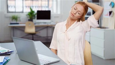 الجلوس لفترات طويلة.. إليك المخاطر الصحية الناتجة عنها 