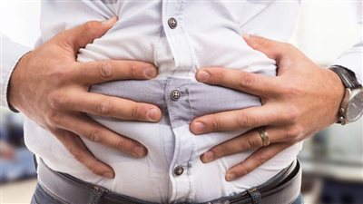 تعاني من انتفاخ البطن.. إليك قائمة بالأطعمة التي تساعد على علاجك