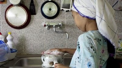 مشروع قانون بالنواب لتنظيم العمالة المنزلية يحدد ضوابط الخدمة وحقوق الطرفين| خاص