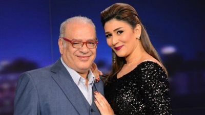 ادعولهم.. صلاح عبد الله يكشف تفاصيل الحالة الصحية لزوجته وابنته بعد إصابتهما بكورونا