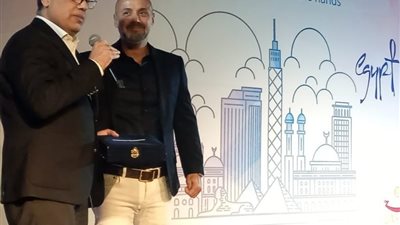 للترويج للقطاع.. رئيس تنشيط السياحة يلتقي أحد أهم منظمي الرحلات الروس