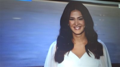 دنيا سمير غانم تقطع عزلتها الفنية منذ وفاة والديها وتشارك في احتفالية قادرون باختلاف