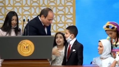 السيسي يدعو المشاركين في قادرون باختلاف الصعود للمنصة لمشاركته الاحتفال