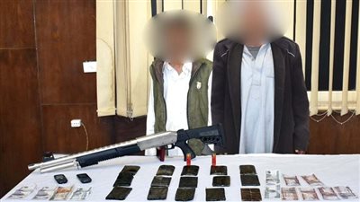 القبض على شخصين بحوزتهما كيلو ونصف حشيش في الصف