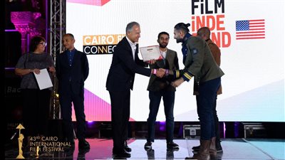 السفارة الأمريكية تمنح برامج استضافة سينمائية لـ 2 من المخرجين المصريين الشباب 