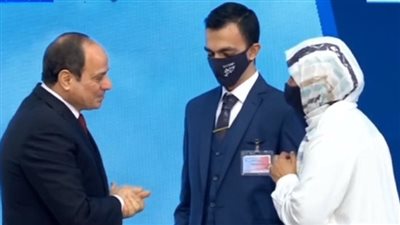 السيسي يدعو الشاب عبد الرحمن ووالدته الصعود للمنصة لمشاركته الاحتفال خلال فعاليات قادرون باختلاف