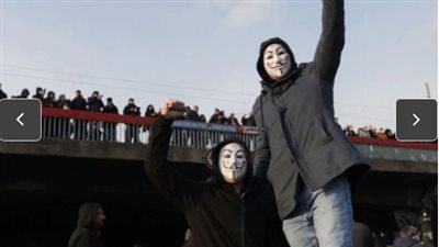 بأقنعة البروفيسور.. مظاهرات حاشدة في صربيا ضد الاستثمارات الأجنبية في بلادهم