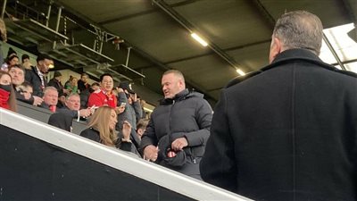 روني يدعم مانشستر يونايتد أمام كريستال بالاس من المدرجات| صورة