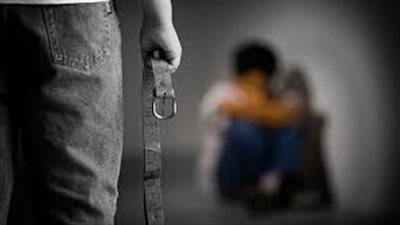 قيّدهم بالحبال.. مدمن شابو يعذب أطفاله الـ 6 وزوجته في قنا | بث مباشر