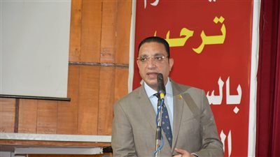 خلال ندوة عن مخاطر فيسبوك.. محافظ الفيوم: يجب تحري الدقة وعدم الاعتماد على مصدر واحد 