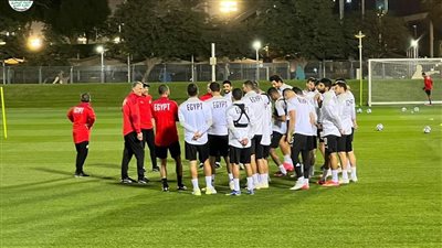 منتخب مصر يؤدي مرانًا مكتملًا استعدادًا لمباراة الجزائر في كأس العرب | صور