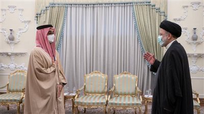 مستشار الأمن القومي الإماراتي يلتقي الرئيس الإيراني في طهران
