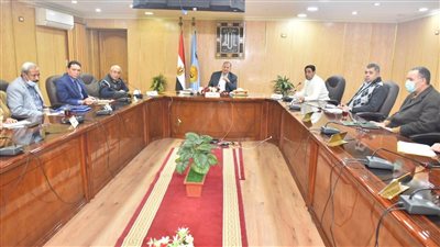 محافظ أسيوط يترأس اجتماع رؤساء الأندية لبحث إقامة ملاعب رياضية