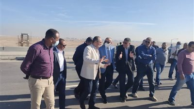 مسئولو الإسكان يتفقدون أعمال الطرق بـ 6 أكتوبر