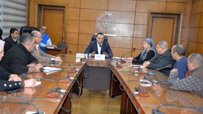 نائب محافظ الدقهلية هيثم الشيخ يناقش مقترحات البرلمان لتطوير استاد المنصورة