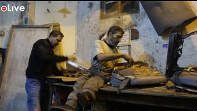 سروجي سيارات مصاب بشلل أطفال: نفسي أفتح ورشة تكون بتاعتي وأتجوز وأخلف ابن أتسند عليه | فيديو