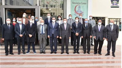زيارة وفد صندوق تحيا مصر لتفقد مركز المحاكاة بكلية طب جامعة عين شمس