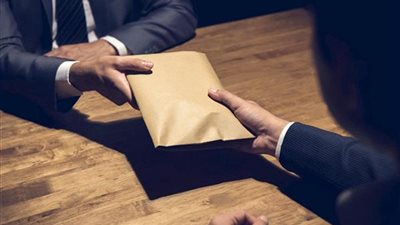 الإفتاء: يجب الضرب على أيدي العابثين المُفسدين.. والرشوة حرام شراعًا