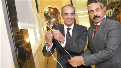 بعد مرور 106 سنوات على إنشائه.. وزير الاتصالات والمحافظ يفتتحان مكتب بريد أسوان 