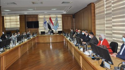 مجلس عمداء جامعة كفر الشيخ يؤكد استمرار المشاركة في مبادرة حياه كريمة
