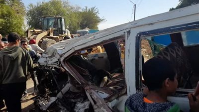 مصرع وإصابة 8 أشخاص في حادث تصادم سيارتين بسوهاج | أسماء وصور