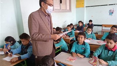 وكيل تعليم البحر الأحمر يشدد على تطبيق الإجراءات الاحترازية بالمدارس│ صور