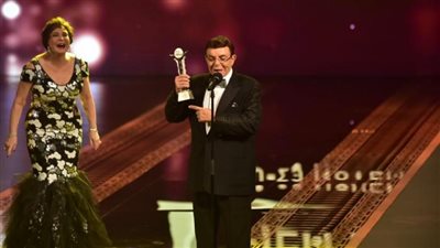 اشتكى من تجاهل المهرجانات السينمائية تكريمه.. هل يعاني سمير صبري من الزهايمر؟