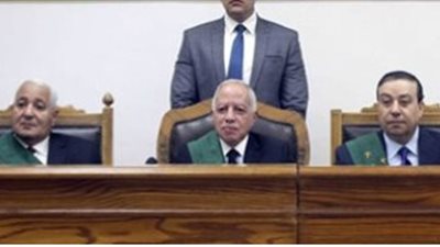 حجز الحكم في إعادة محاكمة متهم بحيازة مفرقعات بمنطقة المطرية