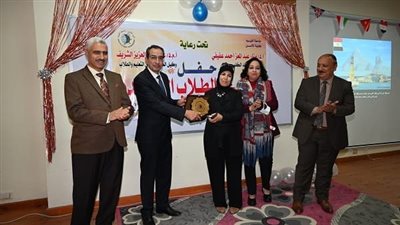 خلال حفل استقبال الطلاب الجدد.. رئيس جامعة الفيوم يوجه بضرورة الالتزام بالتقاليد الجامعية 